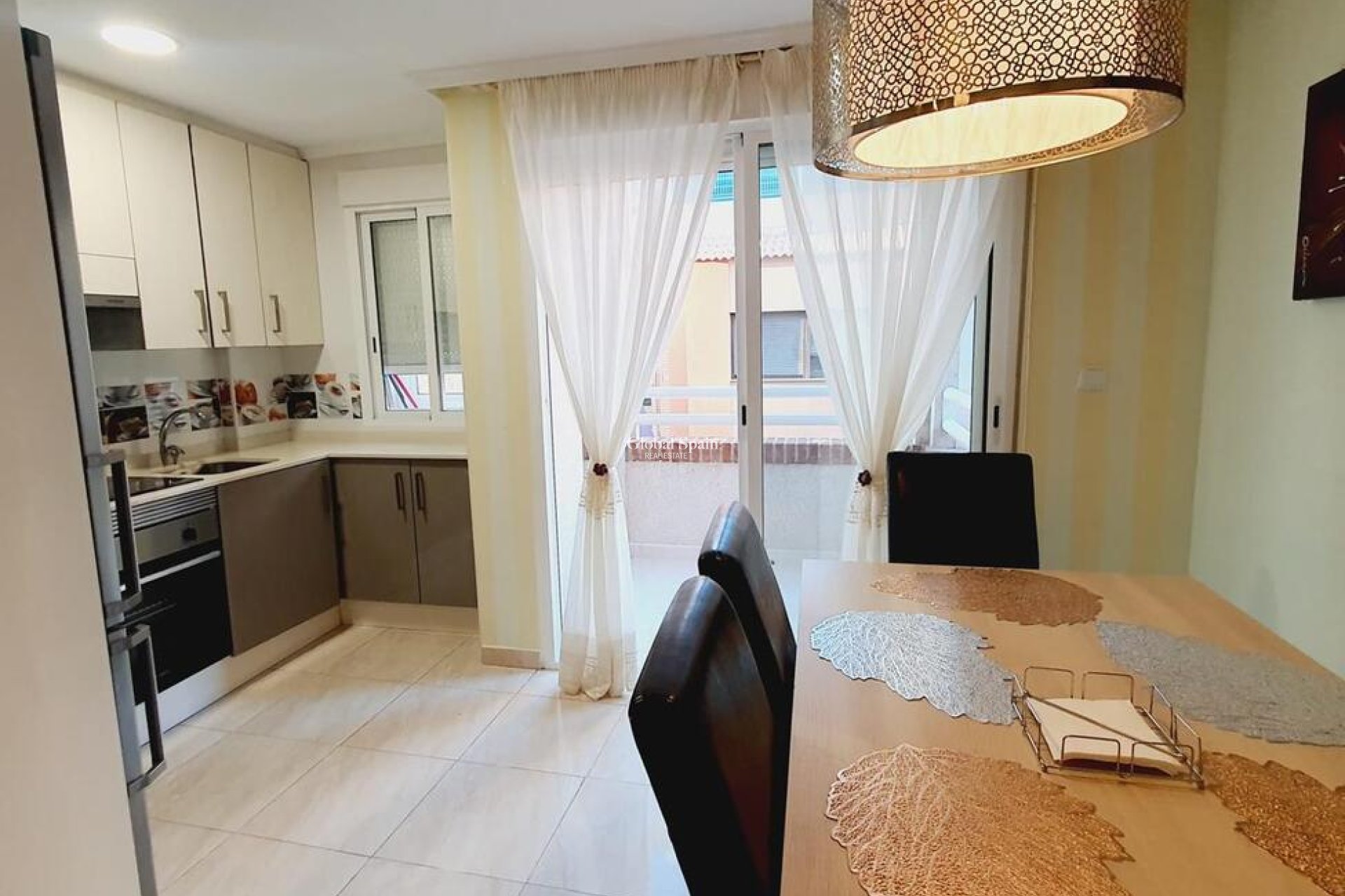 Wederverkoop - APPARTEMENT -
TORREVIEJA - Center