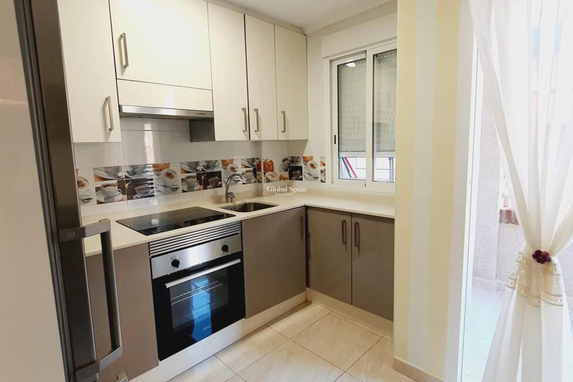 Wederverkoop - APPARTEMENT -
TORREVIEJA - Center
