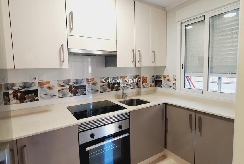 Wederverkoop - APPARTEMENT -
TORREVIEJA - Center