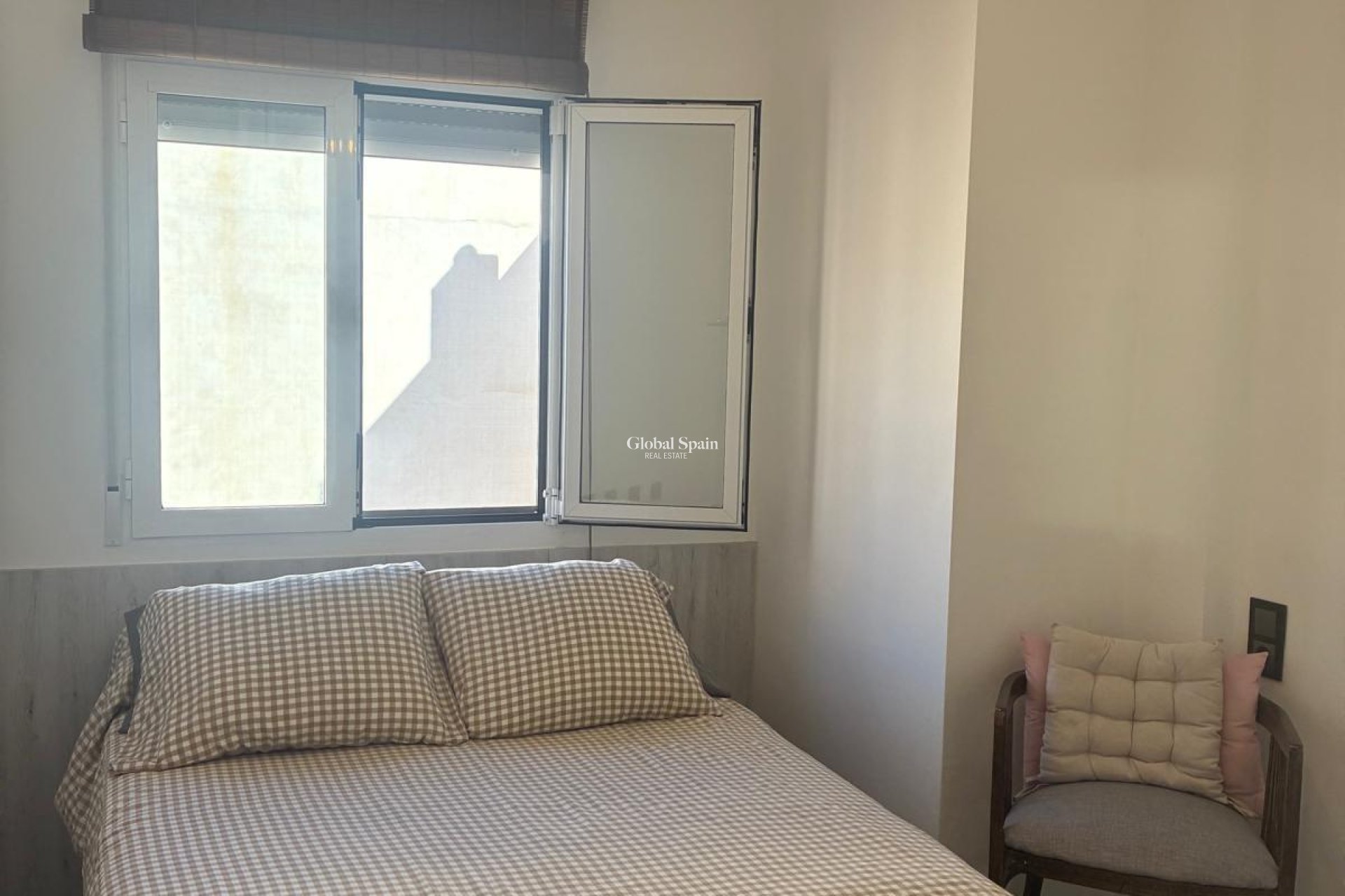 Wederverkoop - APPARTEMENT -
TORREVIEJA - Center