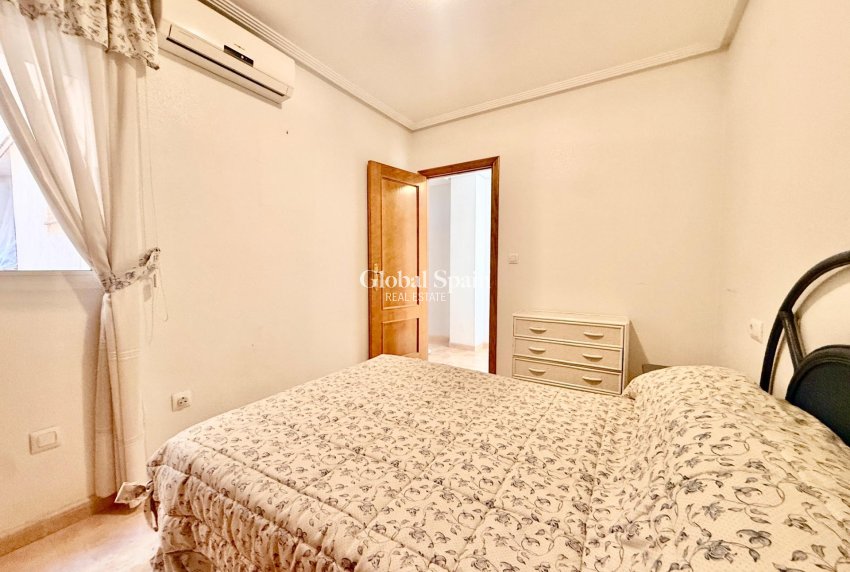 Wederverkoop - APPARTEMENT -
TORREVIEJA - Center