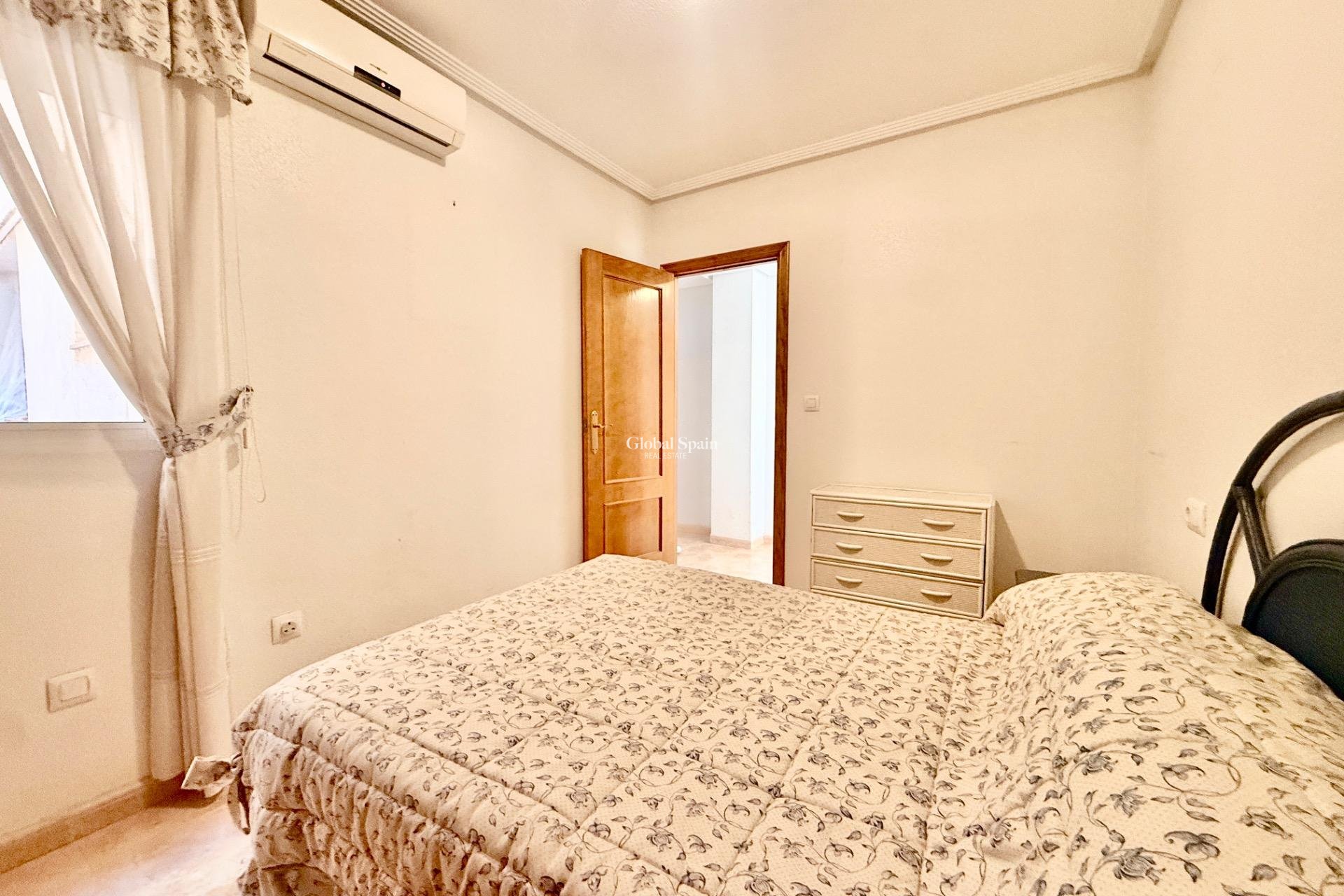 Wederverkoop - APPARTEMENT -
TORREVIEJA - Center