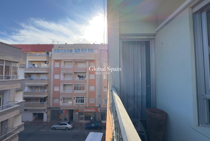 Wederverkoop - APPARTEMENT -
TORREVIEJA - Center