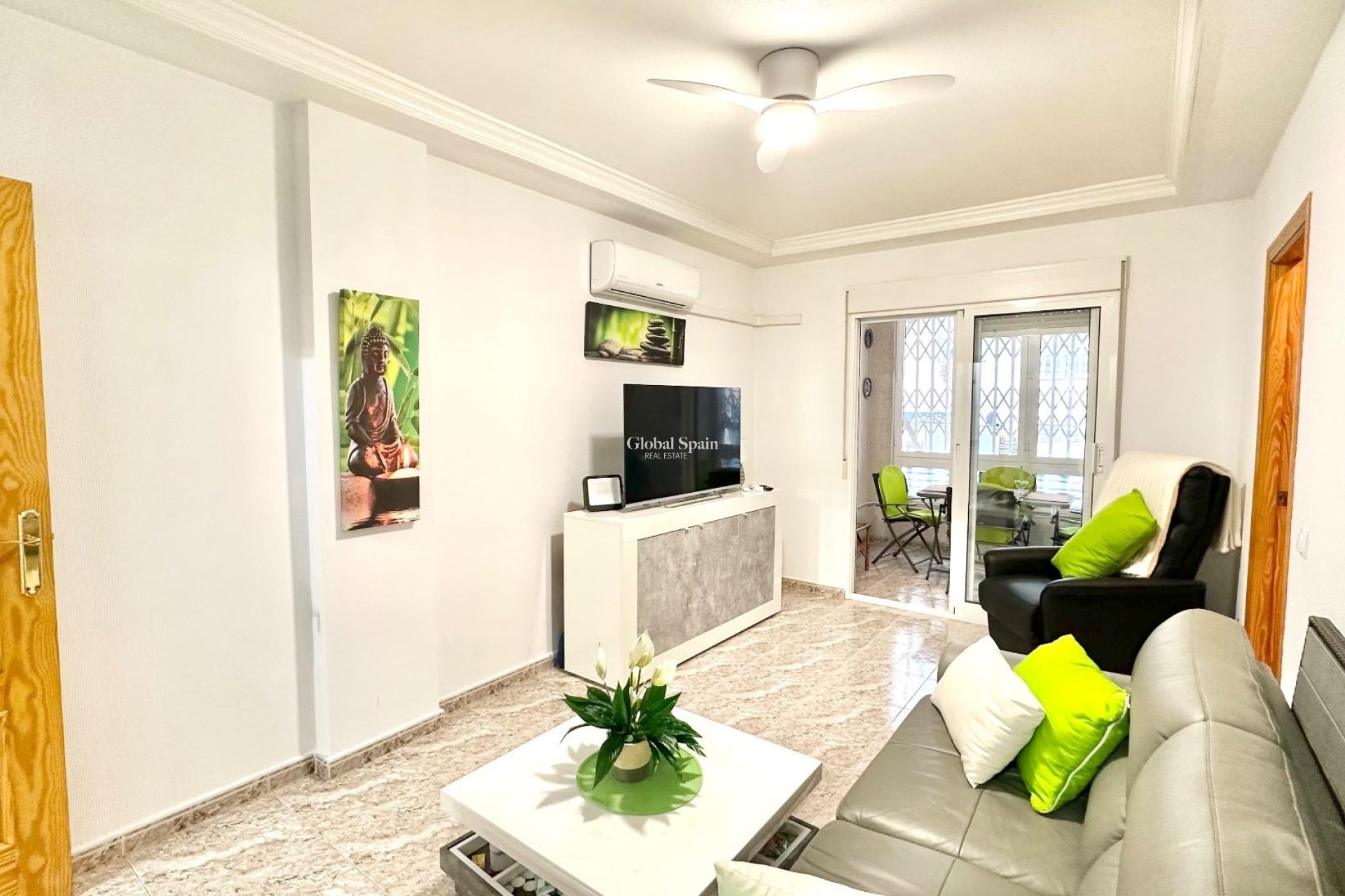 Wederverkoop - APPARTEMENT -
TORREVIEJA - Center