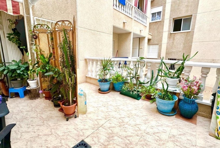 Wederverkoop - APPARTEMENT -
TORREVIEJA - Center