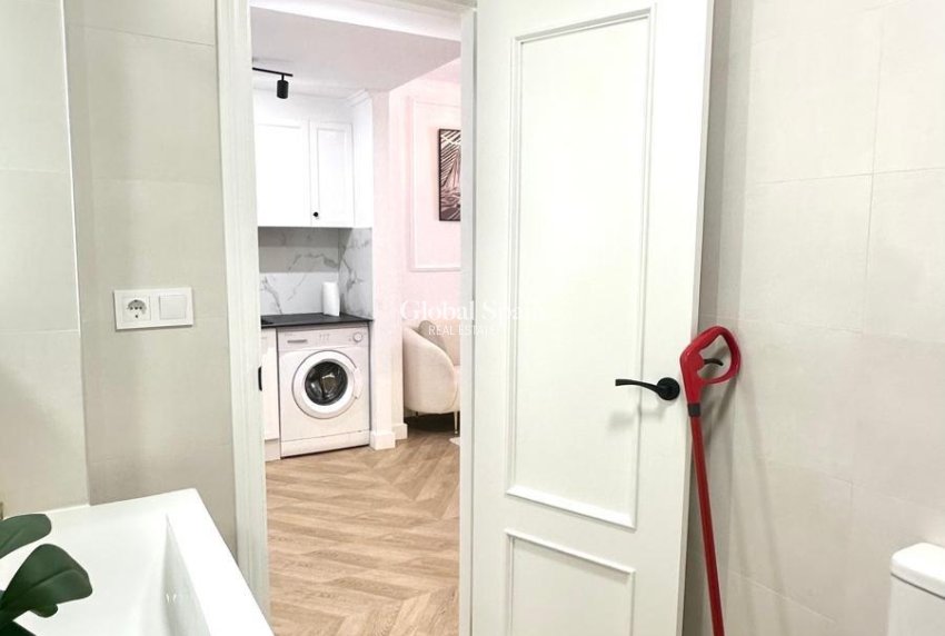 Wederverkoop - APPARTEMENT -
TORREVIEJA - Center