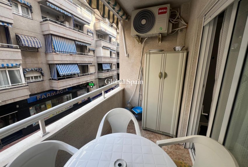 Wederverkoop - APPARTEMENT -
TORREVIEJA - Center