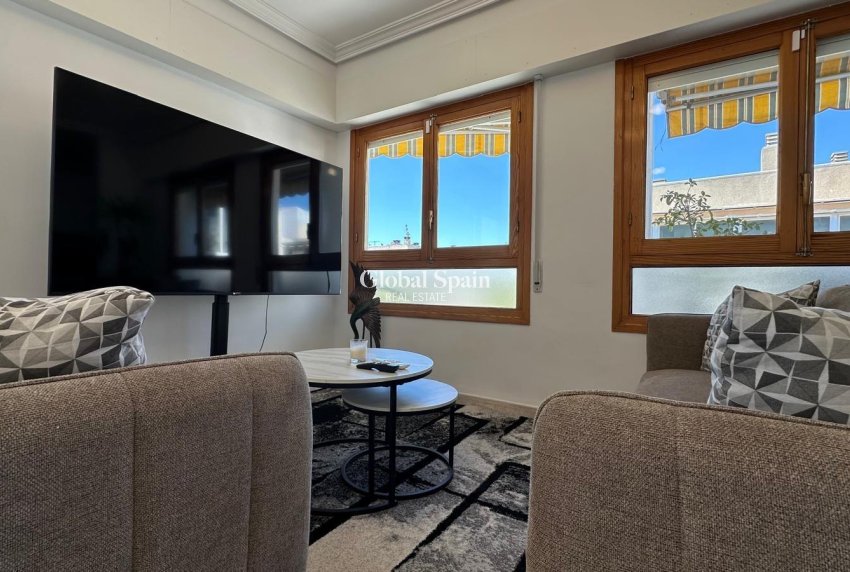 Wederverkoop - APPARTEMENT -
TORREVIEJA - Center