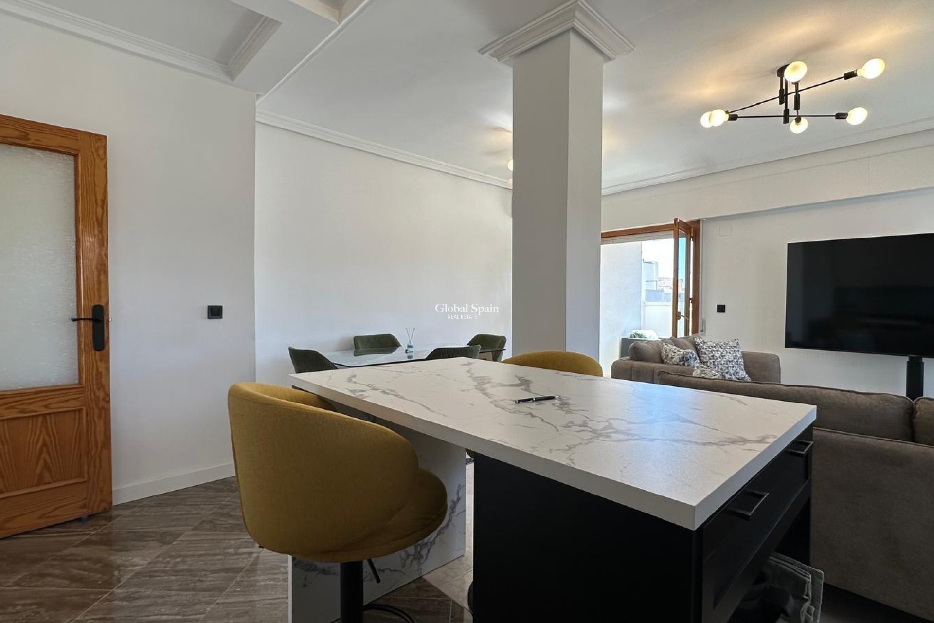 Wederverkoop - APPARTEMENT -
TORREVIEJA - Center