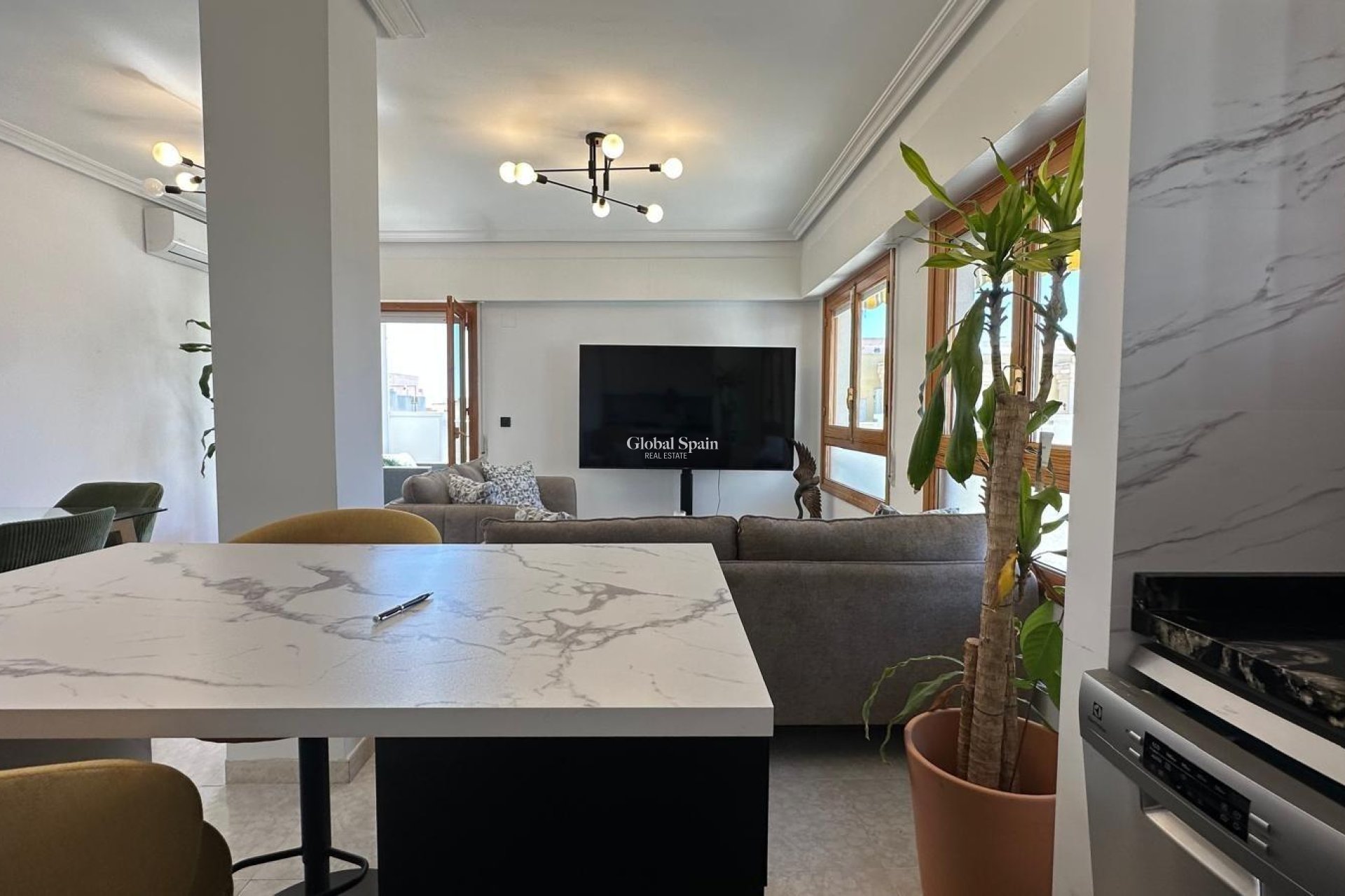 Wederverkoop - APPARTEMENT -
TORREVIEJA - Center