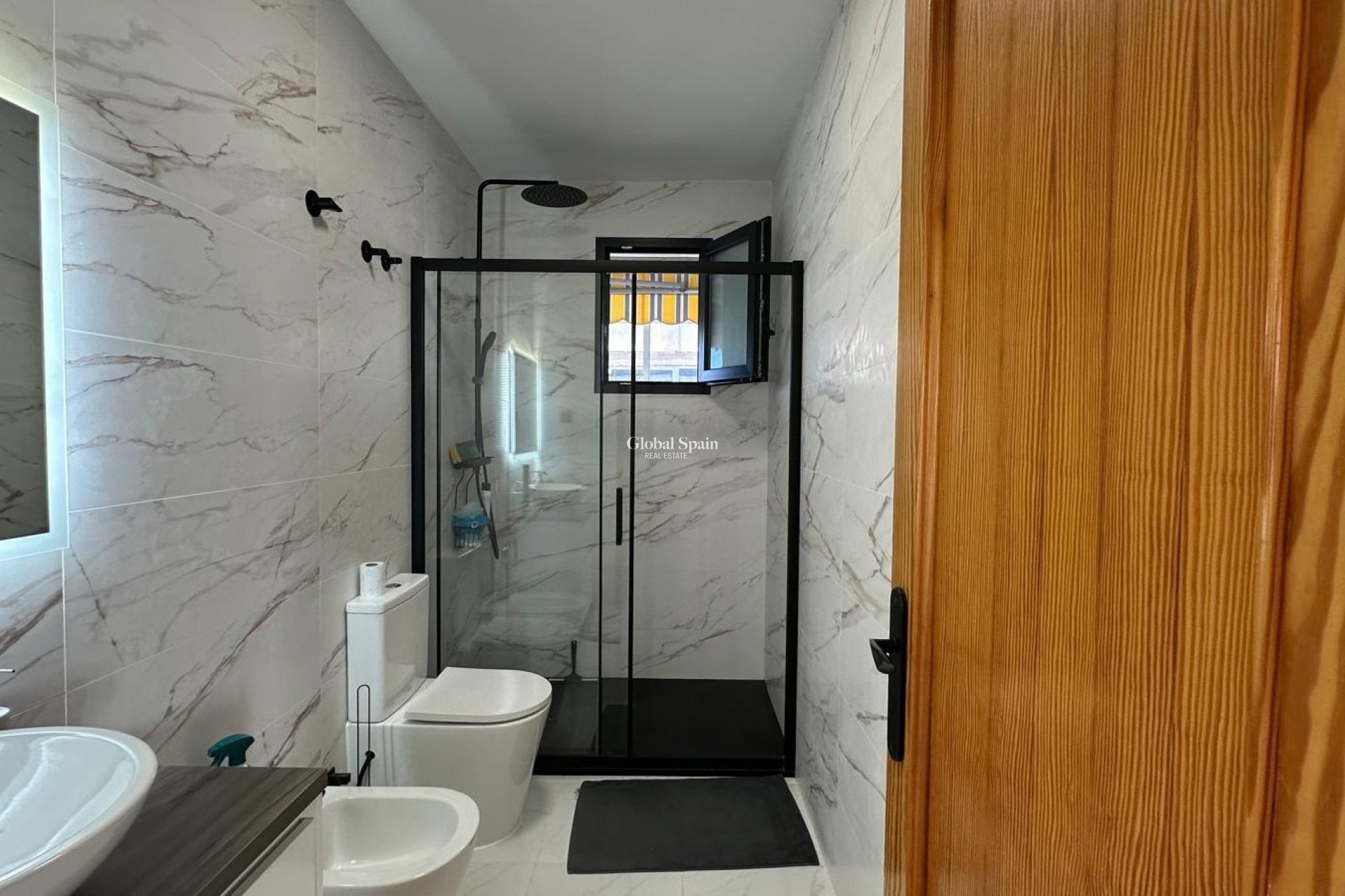 Wederverkoop - APPARTEMENT -
TORREVIEJA - Center