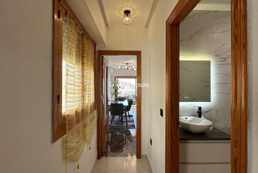 Wederverkoop - APPARTEMENT -
TORREVIEJA - Center