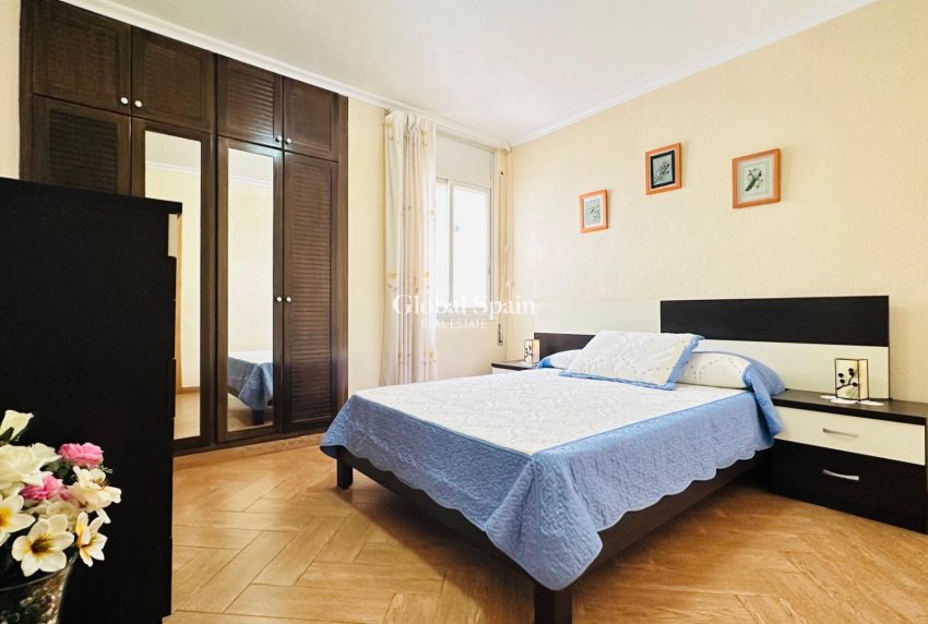 Wederverkoop - APPARTEMENT -
TORREVIEJA - Center