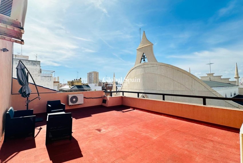 Wederverkoop - APPARTEMENT -
TORREVIEJA - Center