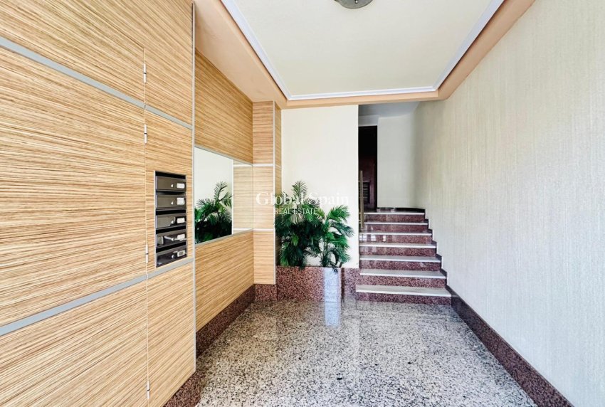 Wederverkoop - APPARTEMENT -
TORREVIEJA - Center