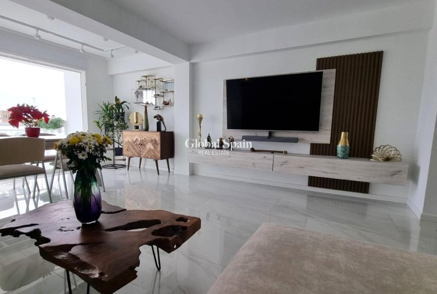 Wederverkoop - APPARTEMENT -
TORREVIEJA - Center