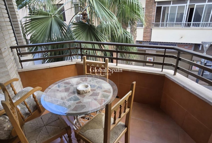 Wederverkoop - APPARTEMENT -
TORREVIEJA - Center
