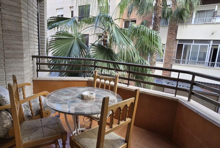 Wederverkoop - APPARTEMENT -
TORREVIEJA - Center