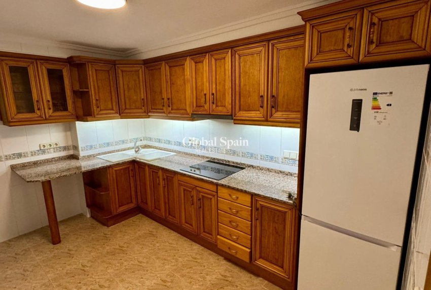 Wederverkoop - APPARTEMENT -
TORREVIEJA - Center