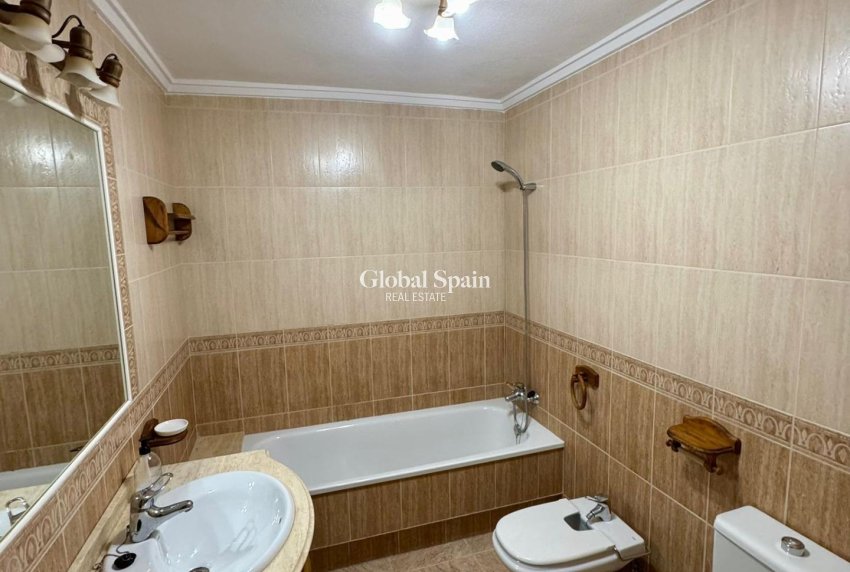 Wederverkoop - APPARTEMENT -
TORREVIEJA - Center