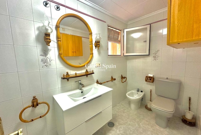 Wederverkoop - APPARTEMENT -
TORREVIEJA - Center