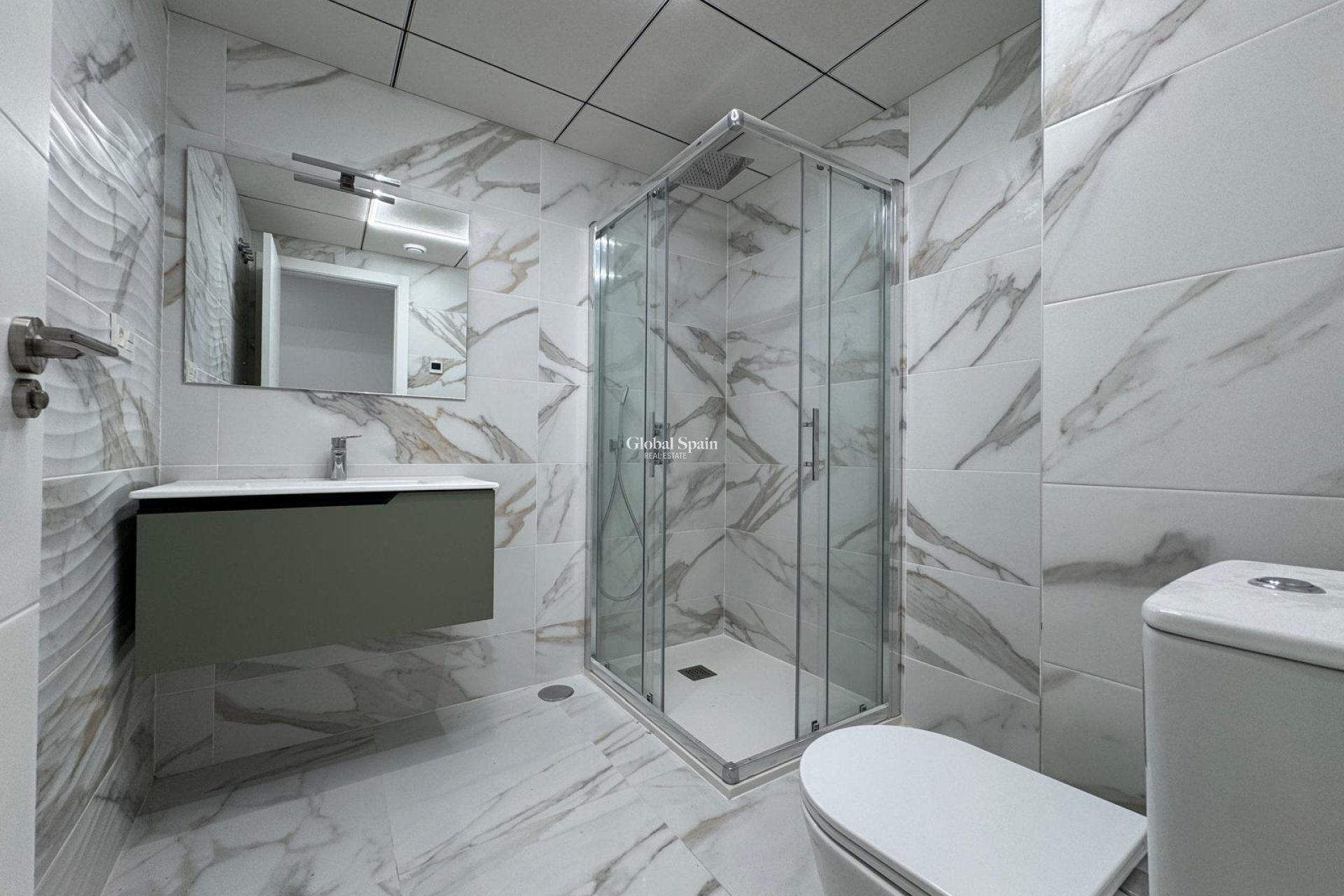 Wederverkoop - APPARTEMENT -
TORREVIEJA - Center