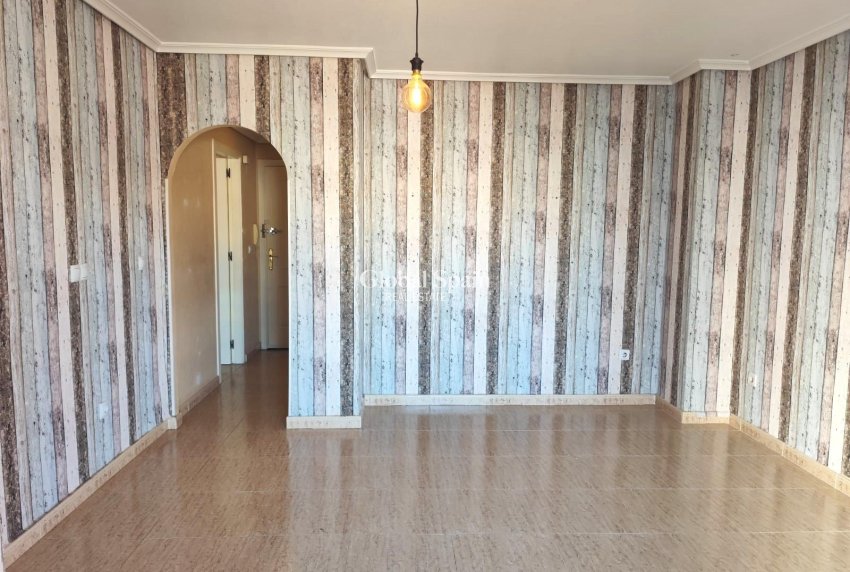 Wederverkoop - APPARTEMENT -
TORREVIEJA - Center
