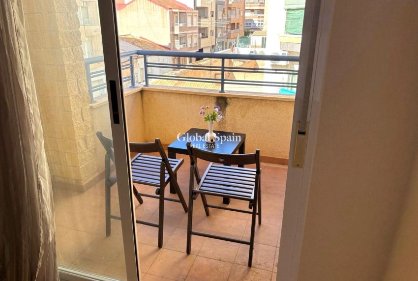 Wederverkoop - APPARTEMENT -
TORREVIEJA - Center