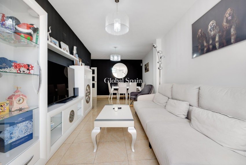 Wederverkoop - APPARTEMENT -
TORREVIEJA - Center