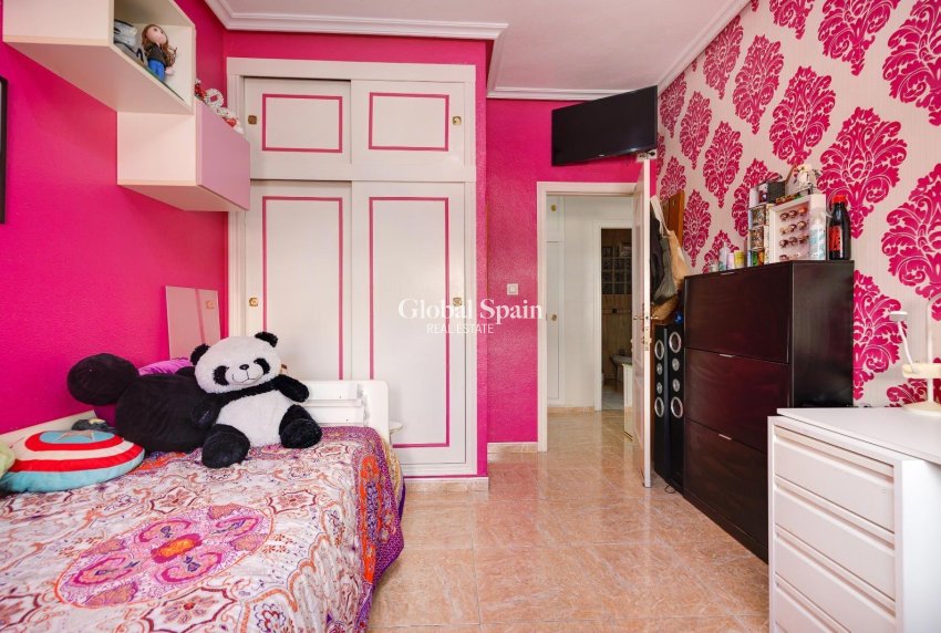 Wederverkoop - APPARTEMENT -
TORREVIEJA - Center