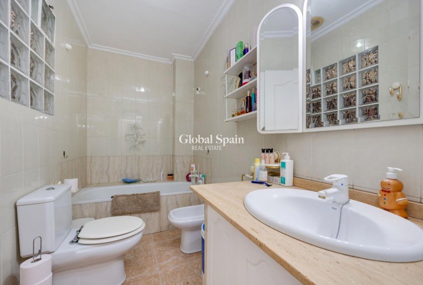 Wederverkoop - APPARTEMENT -
TORREVIEJA - Center