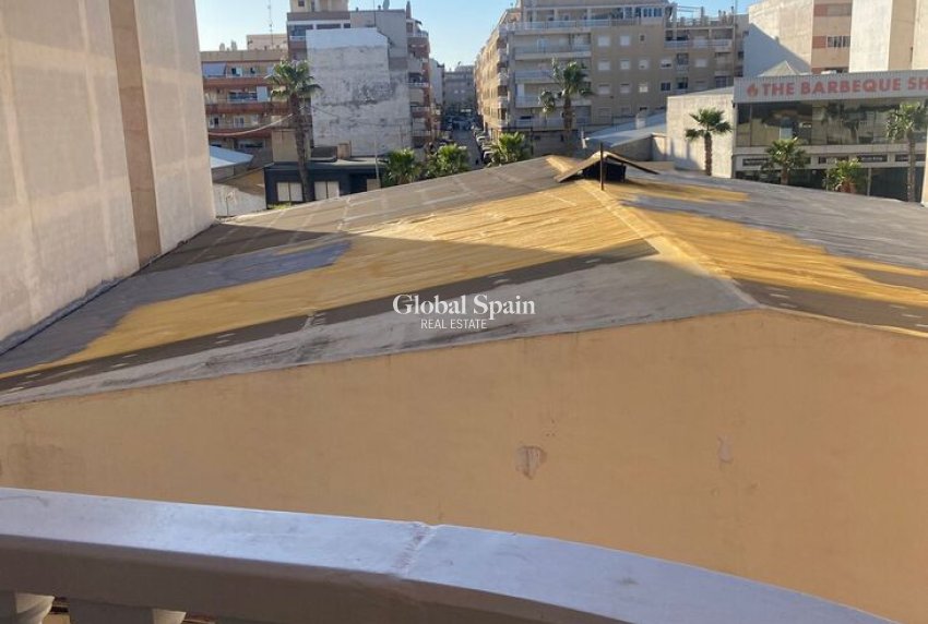 Wederverkoop - APPARTEMENT -
TORREVIEJA - Center