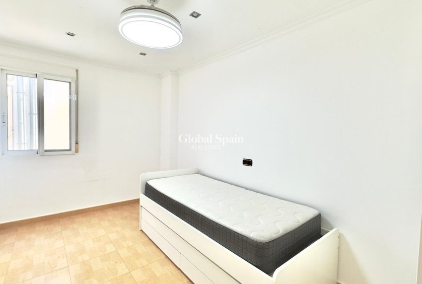 Wederverkoop - APPARTEMENT -
TORREVIEJA - Center