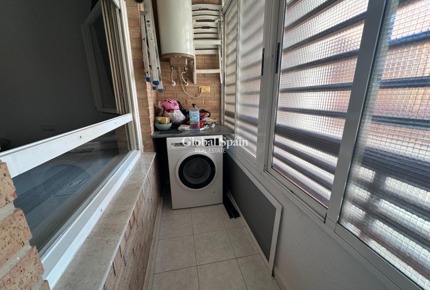 Wederverkoop - APPARTEMENT -
TORREVIEJA - Center