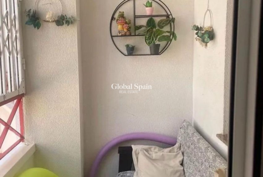 Wederverkoop - APPARTEMENT -
TORREVIEJA - Center