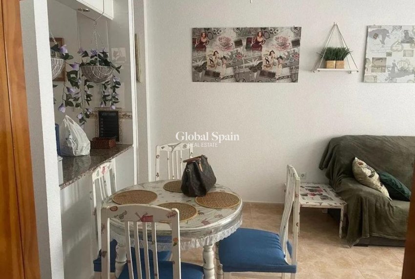 Wederverkoop - APPARTEMENT -
TORREVIEJA - Center