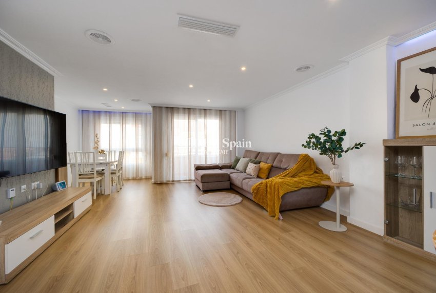 Wederverkoop - APPARTEMENT -
TORREVIEJA - Center