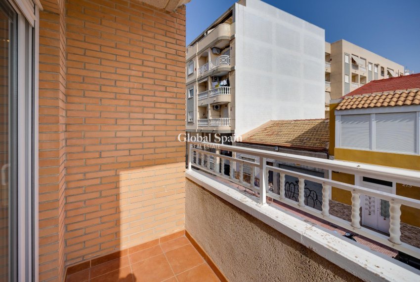 Wederverkoop - APPARTEMENT -
TORREVIEJA - Center