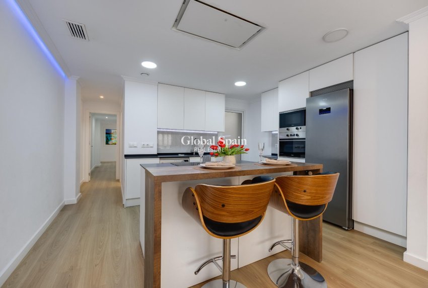 Wederverkoop - APPARTEMENT -
TORREVIEJA - Center