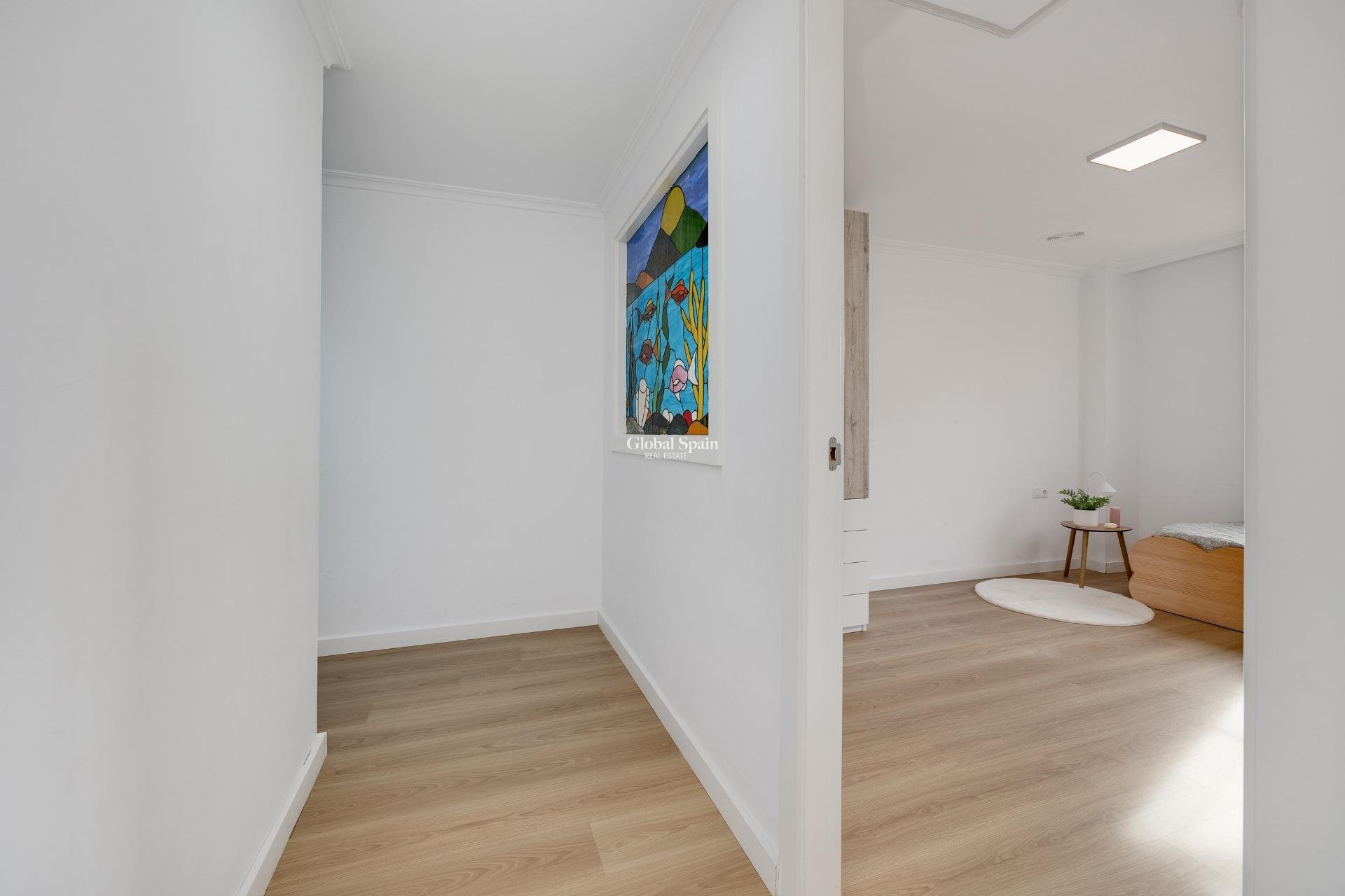 Wederverkoop - APPARTEMENT -
TORREVIEJA - Center