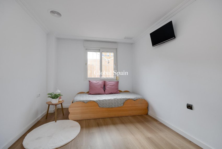 Wederverkoop - APPARTEMENT -
TORREVIEJA - Center