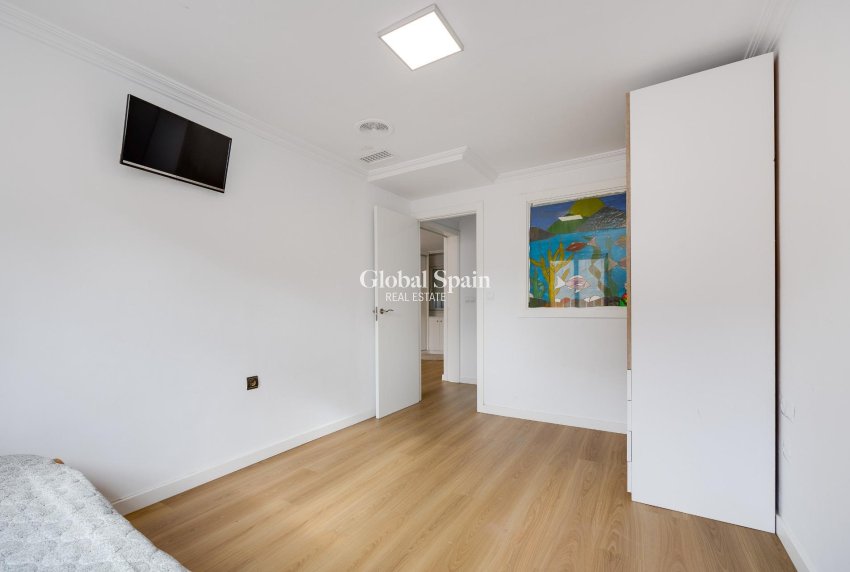 Wederverkoop - APPARTEMENT -
TORREVIEJA - Center