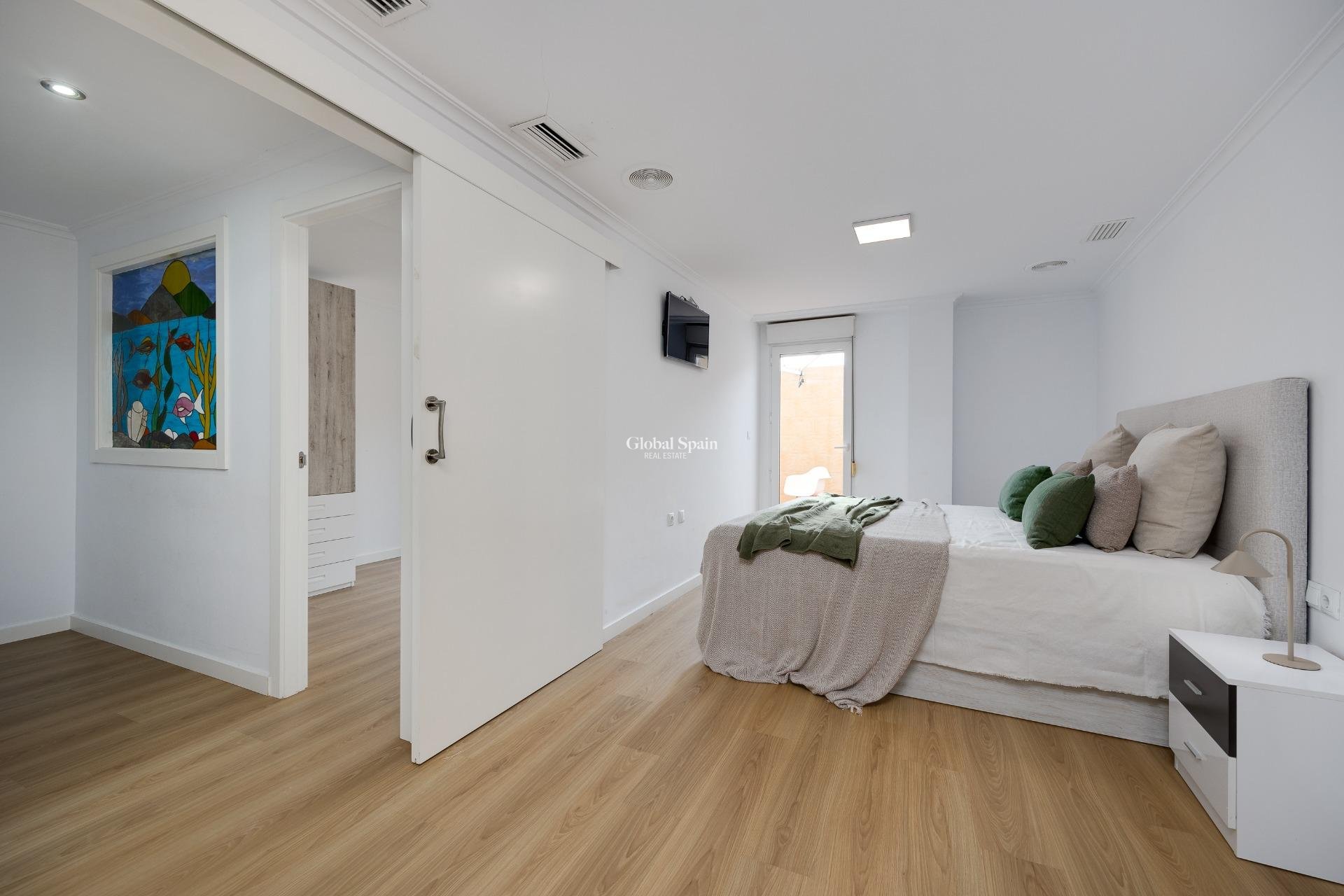 Wederverkoop - APPARTEMENT -
TORREVIEJA - Center