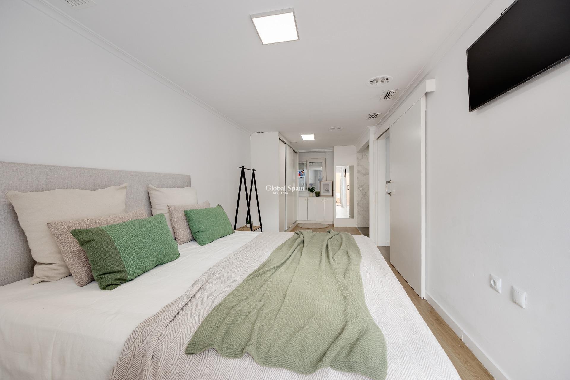 Wederverkoop - APPARTEMENT -
TORREVIEJA - Center