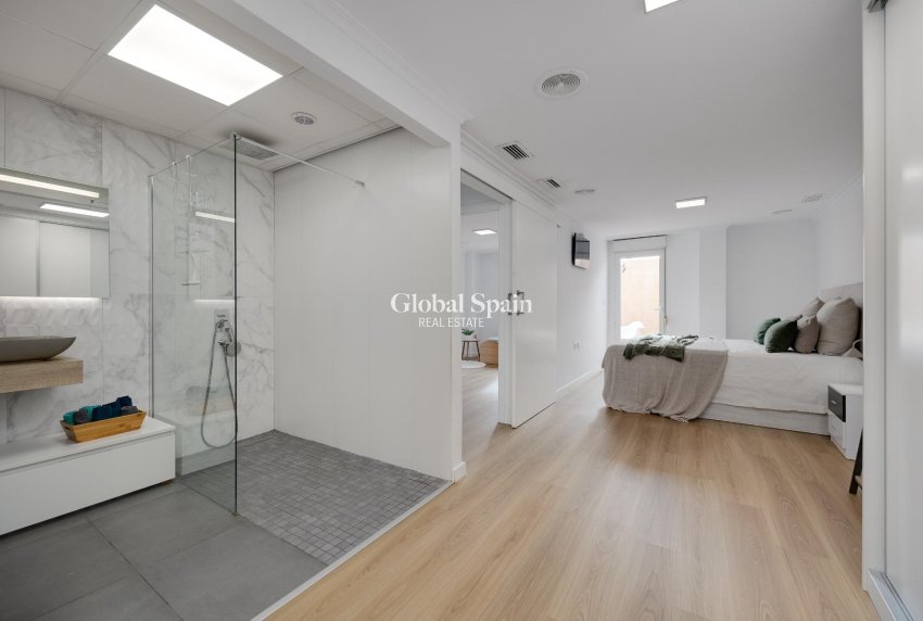 Wederverkoop - APPARTEMENT -
TORREVIEJA - Center