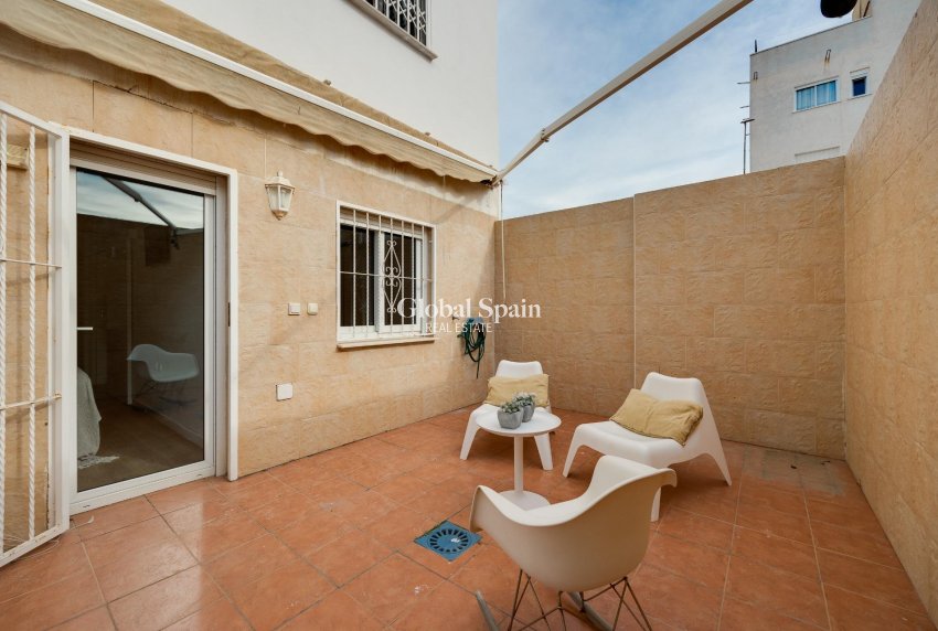 Wederverkoop - APPARTEMENT -
TORREVIEJA - Center