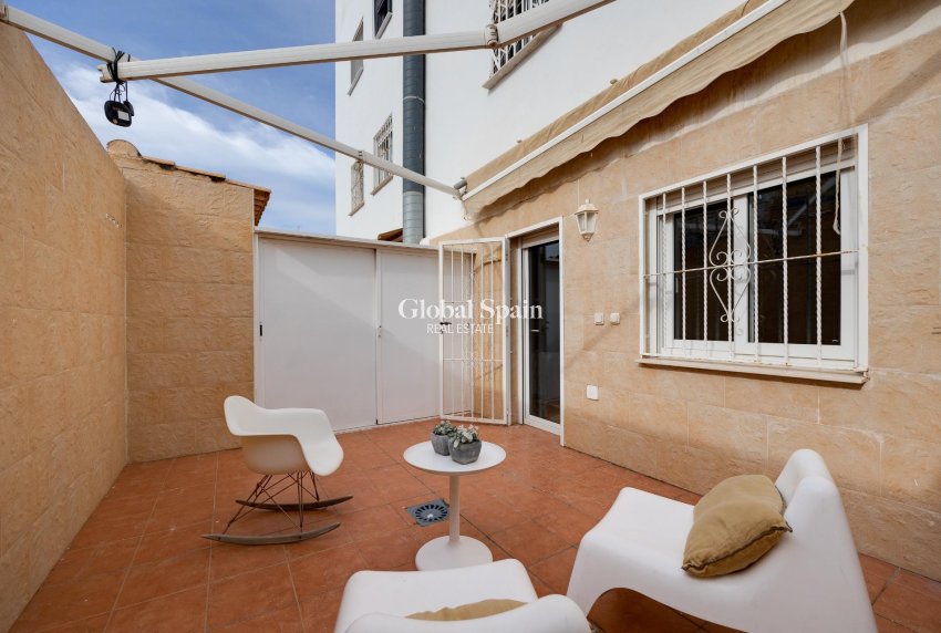 Wederverkoop - APPARTEMENT -
TORREVIEJA - Center