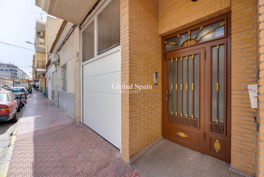 Wederverkoop - APPARTEMENT -
TORREVIEJA - Center