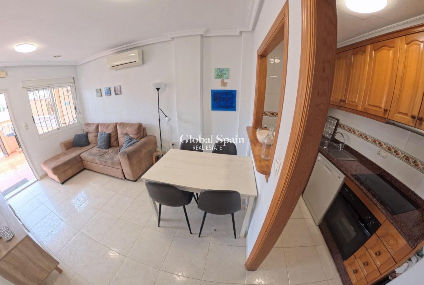 Wederverkoop - APPARTEMENT -
TORREVIEJA - Center
