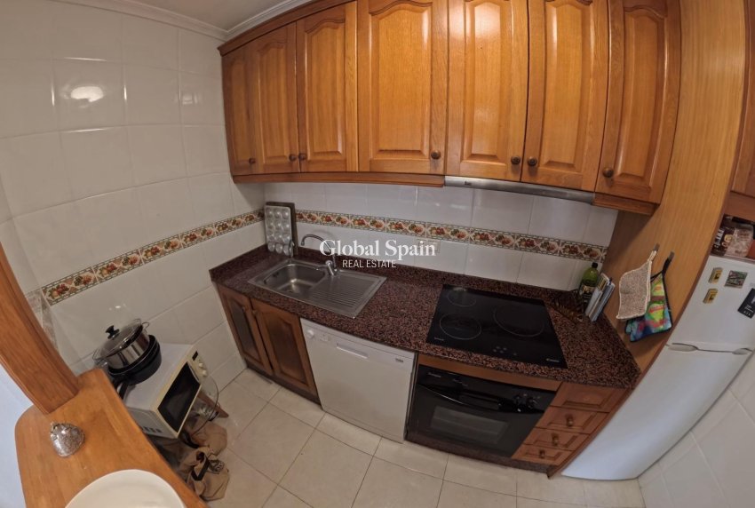 Wederverkoop - APPARTEMENT -
TORREVIEJA - Center